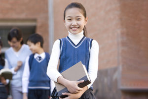 Форма с GPS и сигнализацией: в Китае будут следить за школьниками