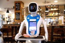 В Будапеште открыли кафе с роботами-официантами