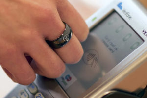 Голландский банк выпустил линейку платежных аксессуаров