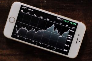 Украинская биржа начнет торговать акциями Apple