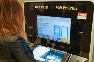 В Британии установили автоматы для утилизации смартфонов