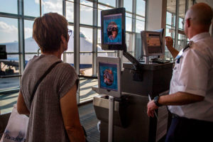 Все аэропорты США оснастят системами распознавания лиц