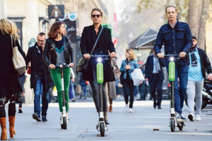 Во Франции введут налоги для популярных сервисов аренды транспорта