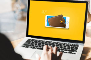 Украинцы стали активнее пользоваться электронными деньгами