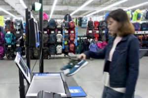 Без штрих-кодов и QR: кассы самообслуживания переходят на новый стандарт