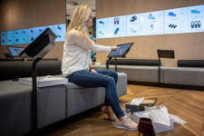 Польский ритейлер открывает интерактивный магазин обуви