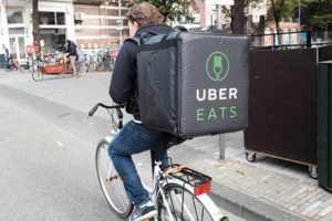За доставку, обслуживание и заказ: Uber Eats ввел новую систему комиссий