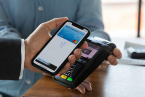 Украинцы смогут платить в iTunes, App Store и Apple Music с помощью Apple Pay