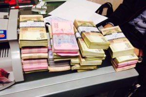 Незаконный оборот средств: в Украине ликвидирован крупный конвертцентр