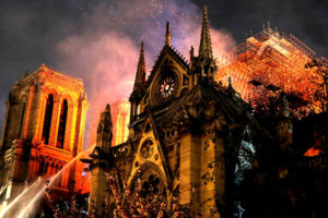 Власти Франции согласились восстанавливать Нотр-Дам за биткоины