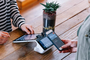 Эксперимент: в Украине кассовые аппараты заменят смартфонами и планшетами