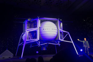 Глава Amazon планирует высадку на Луну в 2024 году