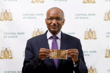 Кения выпустила новые банкноты для борьбы с коррупцией