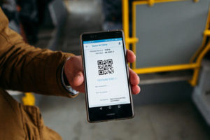 Оплата со смартфона: украинцы все чаще используют QR-билеты