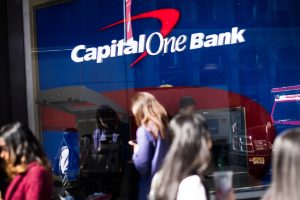 Мошенница похитила данные более 100 млн клиентов банка