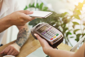 Что способствует развитию мгновенных платежей: неожиданные решения