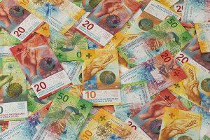 Яркие и стильные: ТОП-10 самых красивых банкнот мира