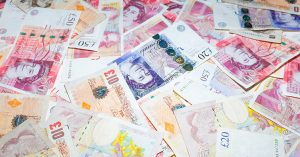 Британцы требуют вернуть им доступ к наличным деньгам