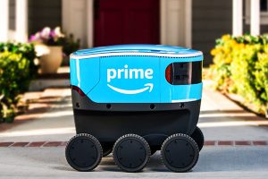 Amazon запустила доставку товаров при помощи роботов-курьеров