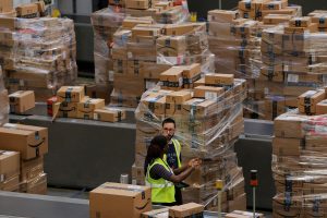 Amazon будет раздавать непроданные товары даром