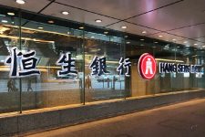 Вход по билетам: банк Гонконга нашел решение проблемы очередей