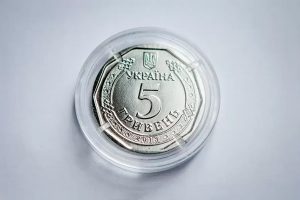 Нацбанк выпустит новые 5 гривен в форме монеты