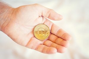 Гонконг будет выплачивать пенсию в криптовалютах