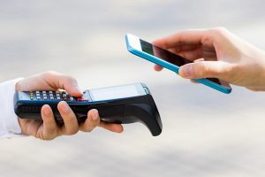 Каждая пятая покупка: крупнейший банк Украины обнародовал статистику по бесконтактным платежам