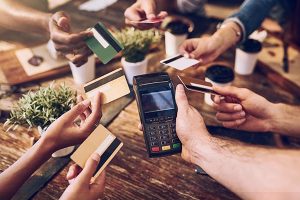 Как украинцы используют платежные карты — отчет UPC