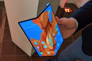 В Китае выпустят самый дорогой складной смартфон