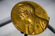 Нобелевские лауреаты 2019: за что вручили премию по экономике