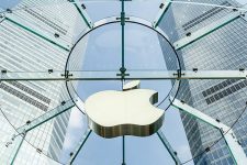 ЕС начал антимонопольное расследование против Apple