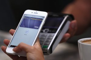 В Беларуси запустили Apple Pay