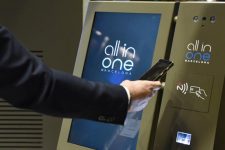 Вход по NFC: в Барселоне открыли банковское отделение будущего