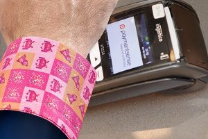 В продажу поступили рубашки, которые заменят банковские карты