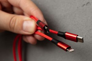 Единый стандарт: Европарламент проголосовал за использование одинаковых зарядок для iPhone и Android