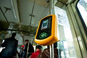 Уряд пропонує прирівняти до паперового електронний квиток на транспорт