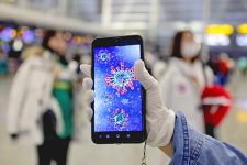 Надзор или защита: техногиганты Китая разработали QR-код для слежки за коронавирусом