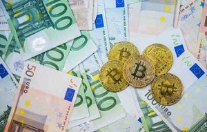 Названа валюта, которой доверяют больше всего: результаты опроса по цифровым активам