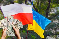 СМИ назвали количество украинцев, которые платят налоги в Польше