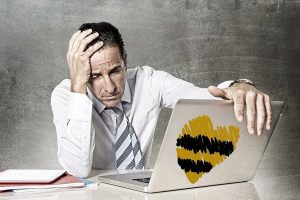 Бизнес на карантине: где падают доходы, кто увольняет сотрудников и что будет с общепитом