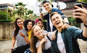 Apple запатентовала технологию по созданию удаленных групповых селфи