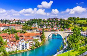 Названы ТОП-10 самых дорогих городов для жизни иностранцев