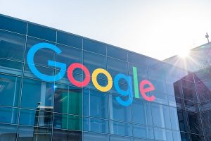 Huawei выступила инициатором расследования против Google — Reuters