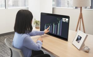 Zoom выпустит сенсорный монитор для работы из дома