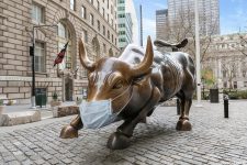 Мировые акции растут несмотря на коронакризис: сказались “бычьи” настроения инвесторов