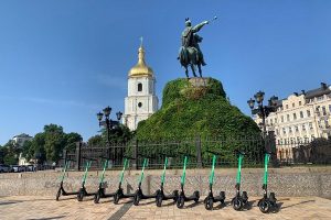 Известный сервис такси запустил прокат электросамокатов в Киеве: условия и тарифы