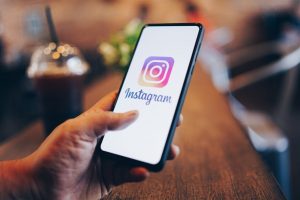 Instagram будет удалять аккаунты за оскорбительные сообщения