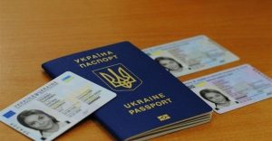 Кабмин хочет отказаться от паспорта-книжечки: названа альтернатива