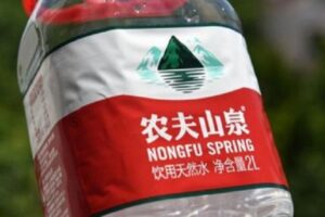 Продавець води став найбагатшою людиною Китая